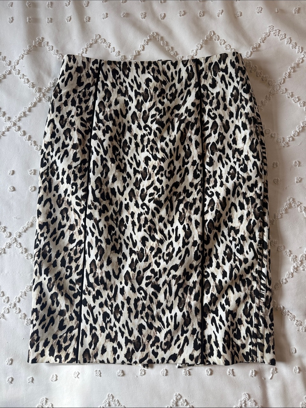 White House Black Market Leopard Print Pencil Skirt in Black and Cream Size 6